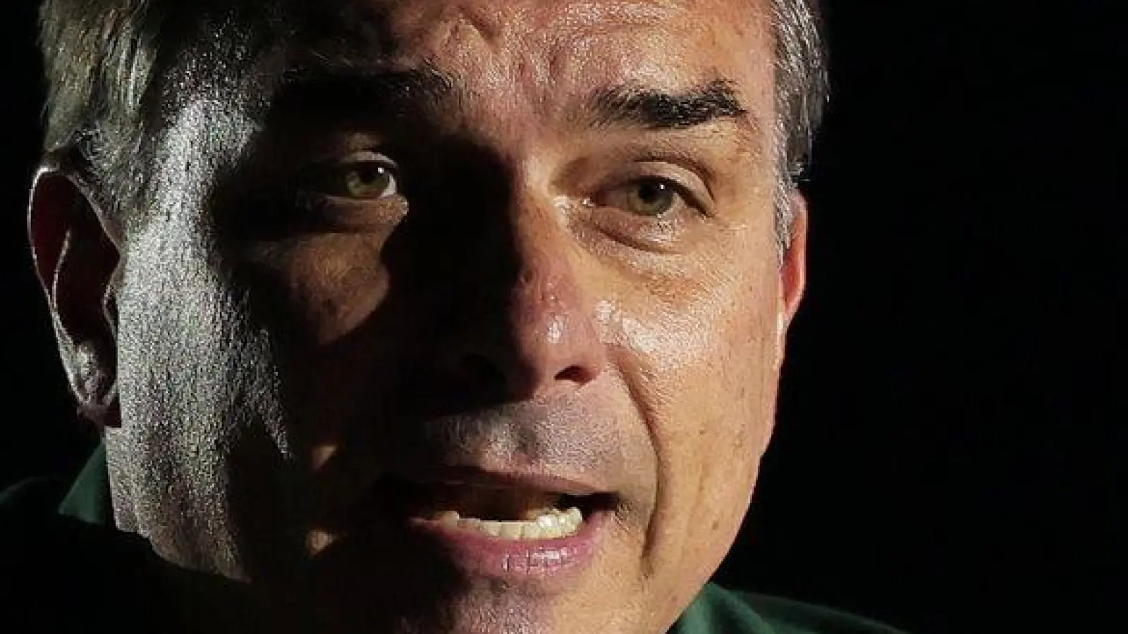 Flávio Bolsonaro will die Stichwahl ums Präsidentenamt annullieren lassen. (Foto: Ettore Chiereguini/AP/dpa)