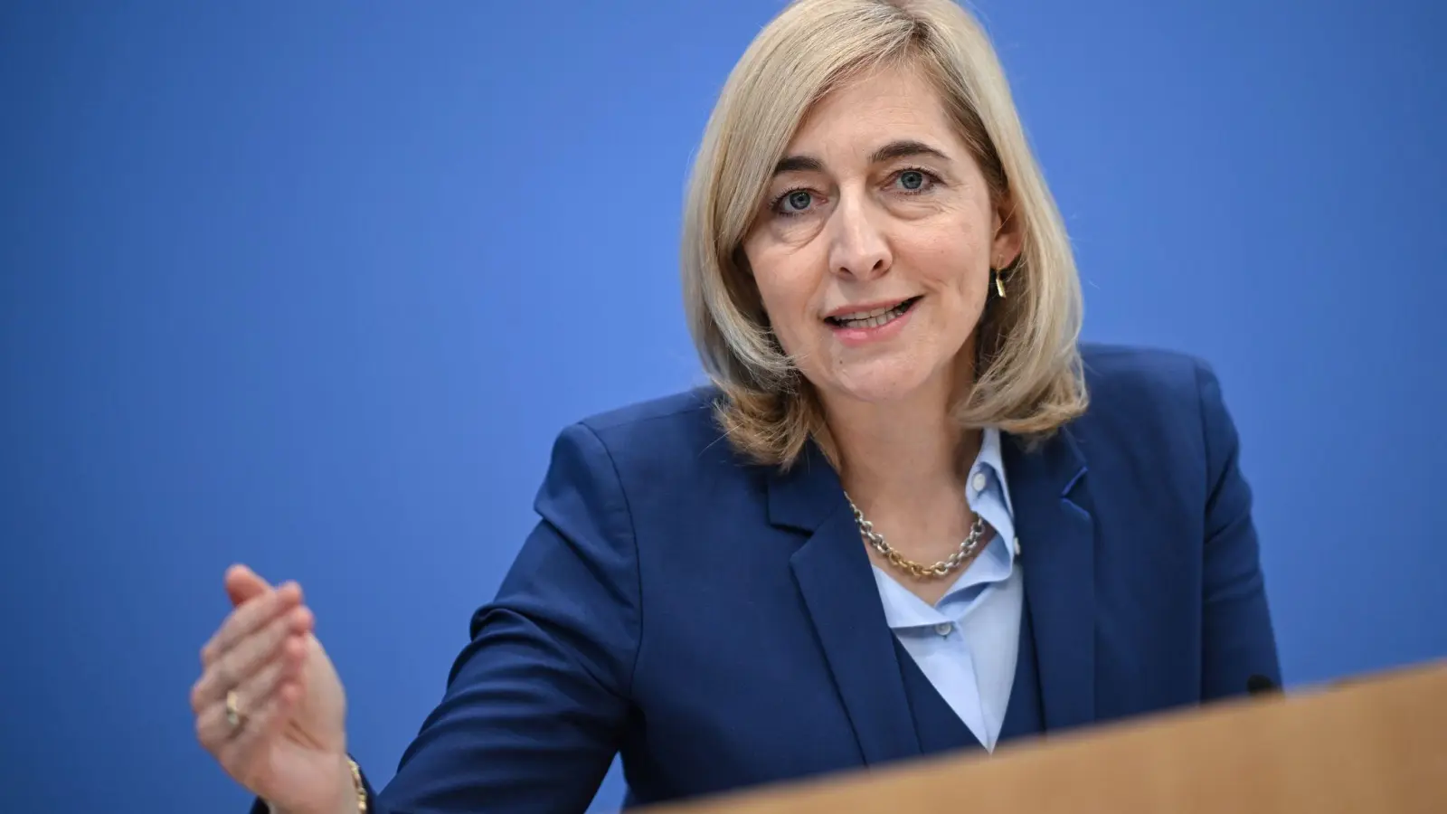 Die Gesundheitsministerin tritt Kritik an ihren Plänen für die Pflegeversicherung entgegen. (Archivbild) (Foto: Britta Pedersen/dpa)