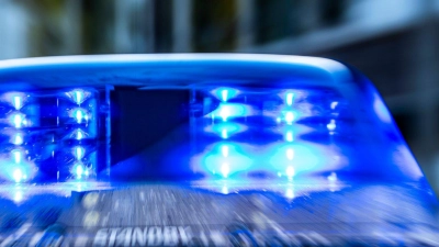 Die Polizei sperrte die Autobahn 3. (Symbolbild) (Foto: David Inderlied/dpa)