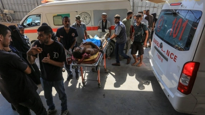 Verletzte werden in Nasser-Krankenhaus eingeliefert. (Archivbild) (Foto: Abed Rahim Khatib/dpa)