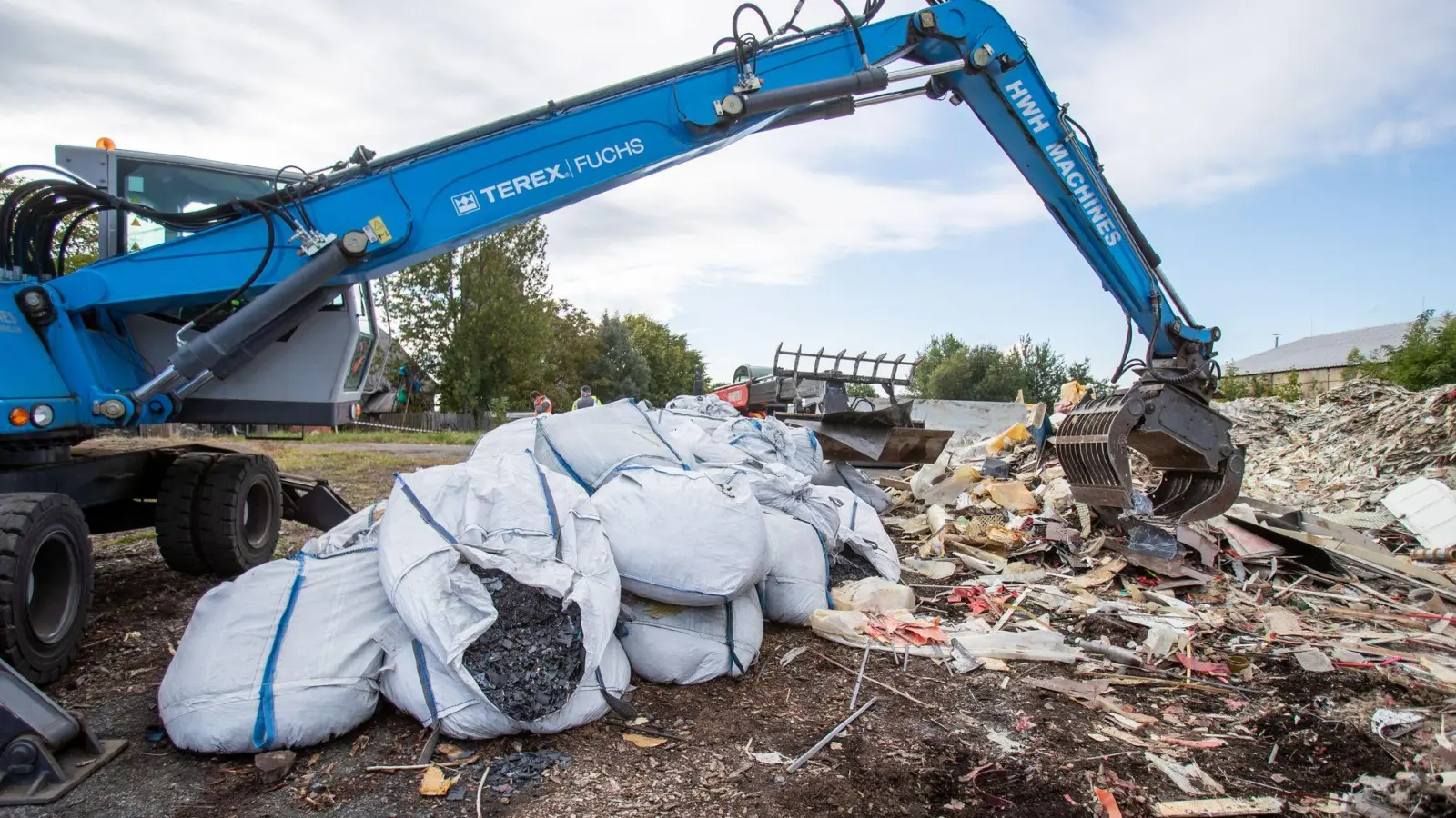 Eine deutsche Abfallfirma soll illegal Müll entsorgt haben, der nun vom Freistaat Bayern zurückgeholt werden muss. (Foto: Pryèek Vladimír/CTK/dpa)