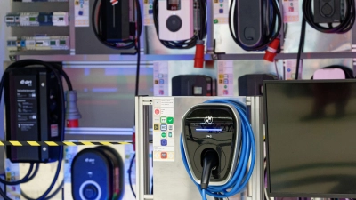 Die Bundesnetzagentur hat die elektrische Sicherheit von Wallboxen geprüft und festgestellt: Keine Gefahren für die Nutzerinnen und Nutzer. Auch die Funktechnik funktionierte. (Symbolbild) (Foto: Henning Kaiser/dpa)