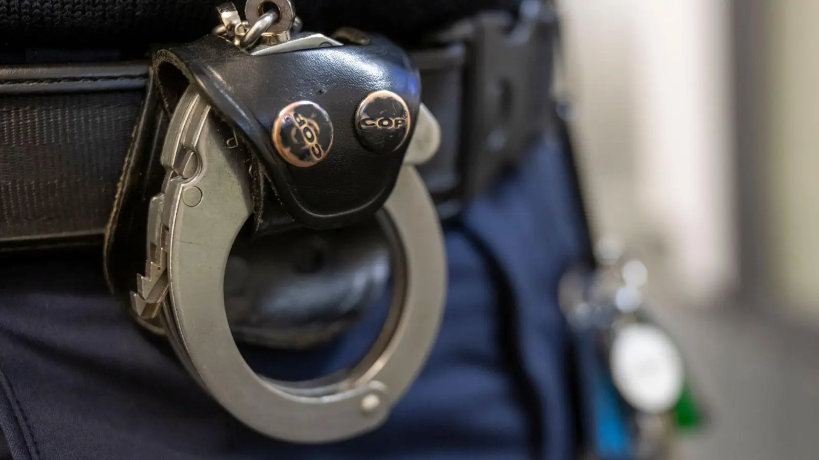 Die beiden 35 und 40 Jahre alten Männer befinden sich laut Polizei in Untersuchungshaft. (Symbolbild) (Foto: Peter Kneffel/dpa)