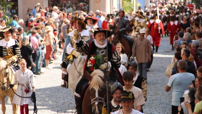 Hier in der Unteren Schmiedgasse wird auch dieses Jahr Feldherr Tilly entlangreiten. Erst am Marktplatz biegt er auf die neue Heereszug-Route ein, die wegen einer Baustelle notwendig ist.  (Archivbild: Clarissa Kleinschrot)