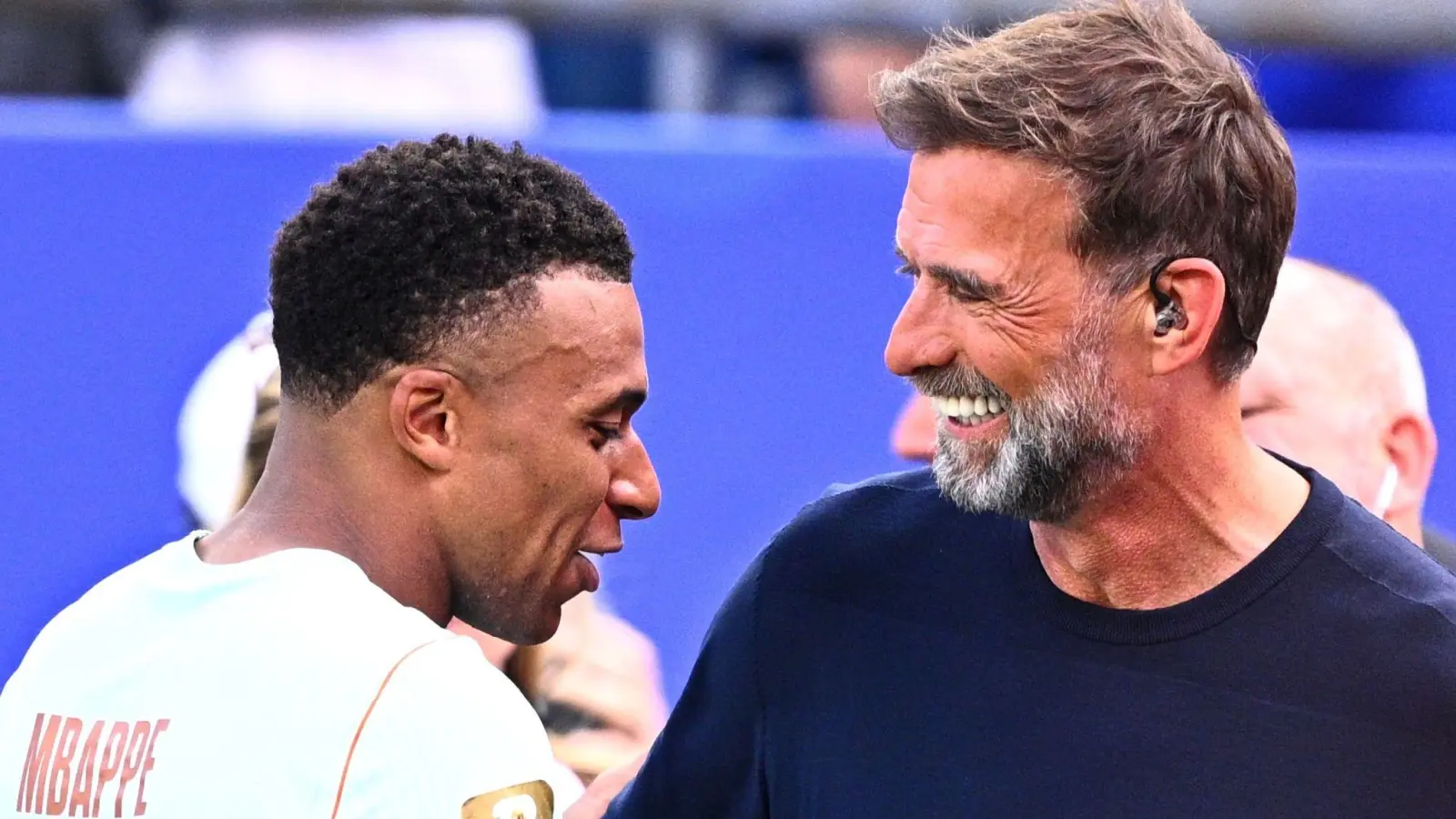 Omnipräsent bei der WM: Jürgen Klopp mit Frankreichs Topstar Kylian Mbappé.   (Foto: Tom Weller/dpa)