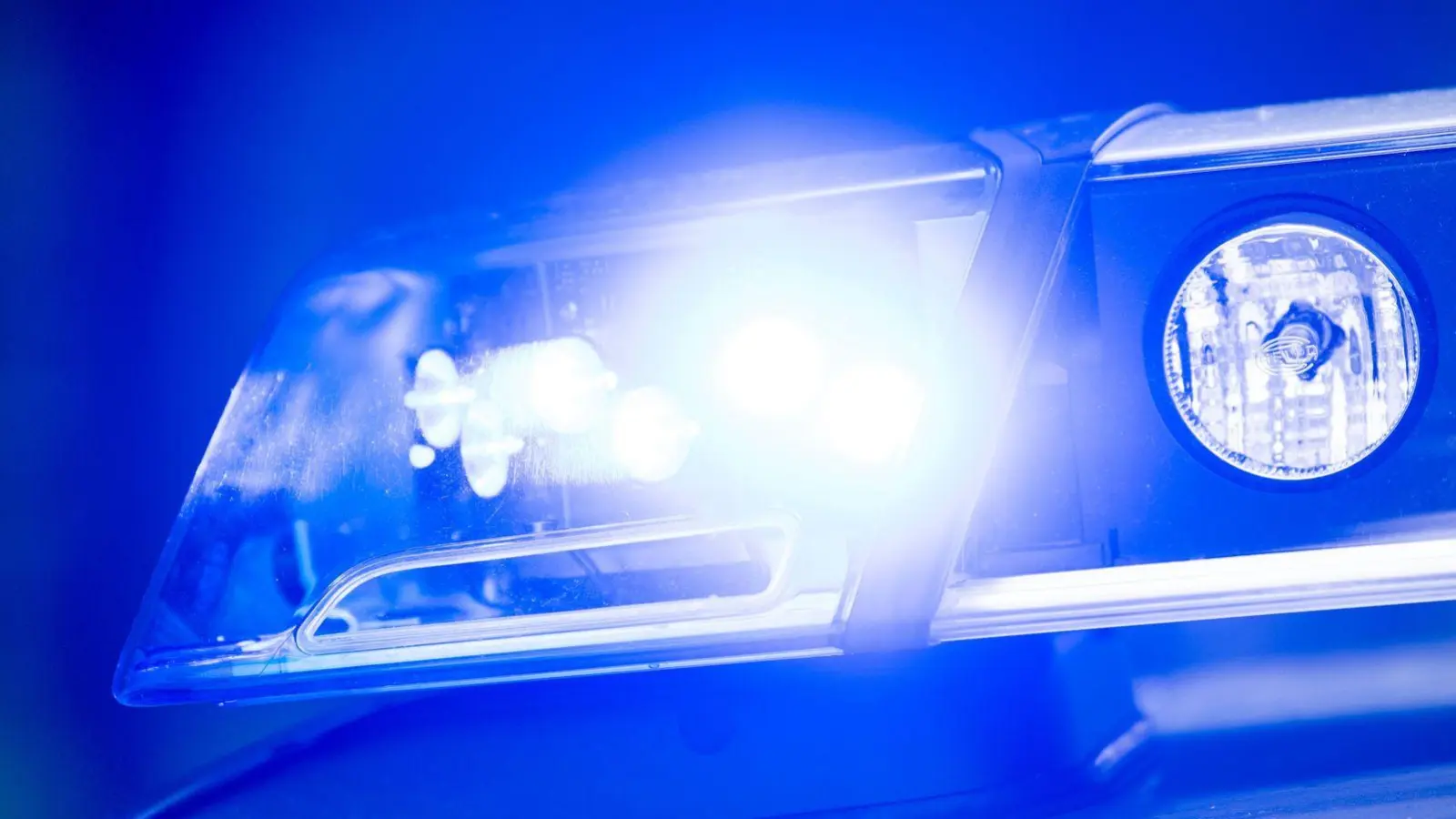 Die Polizei ermittelt jetzt wegen Verstößen gegen das Sprengstoffgesetz und das Waffengesetz. (Symbolbild) (Foto: Lino Mirgeler/dpa)