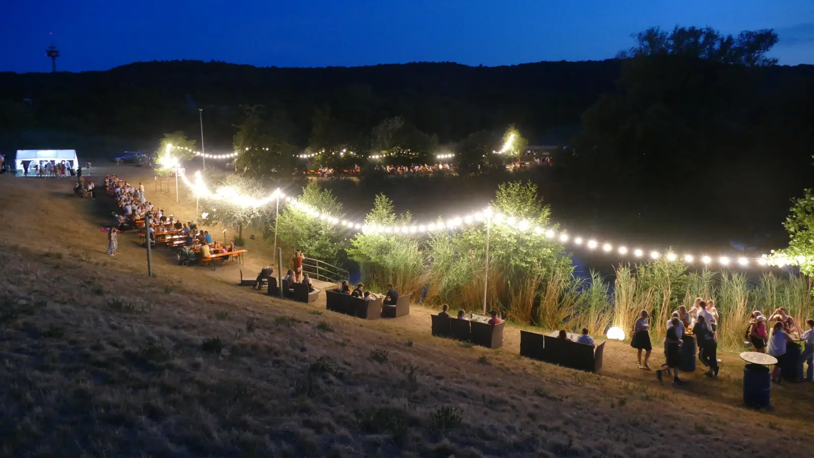 In der Nacht machte das „Lichterfest” seinem Namen alle Ehre. Wegen der Temperaturen fing die Veranstaltung zwei Stunden später als in anderen Jahren an. (Foto: Helmut Meixner)