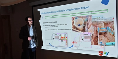 Erläuterte die Ursachen für die Mehrkosten beim Kläranlagenbau: Philipp Gack vom Pforzheimer Büro Weber Ingenieure. (Foto: Wolfgang Grebenhof)