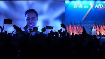 Tesla-Chef Elon Musk lässt sich beim AfD-Wahlkampfauftakt feiern.  (Foto: Sebastian Willnow/dpa)