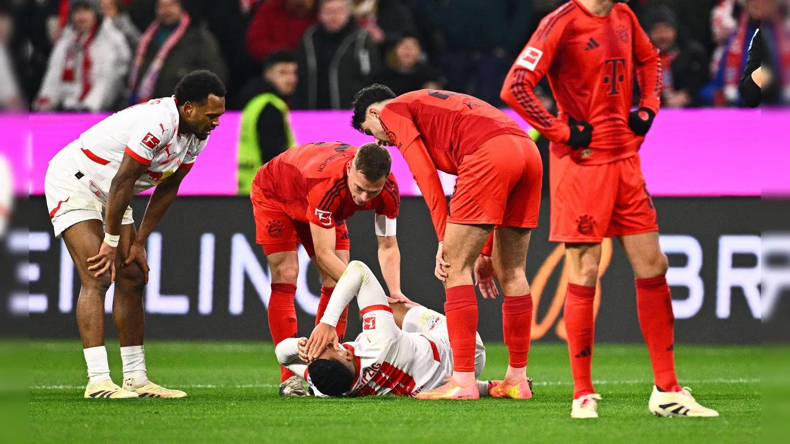 Verletzte sich kurz vor dem Abpfiff: Nationalspieler Benjamin Henrichs. (Foto: Tom Weller/dpa)