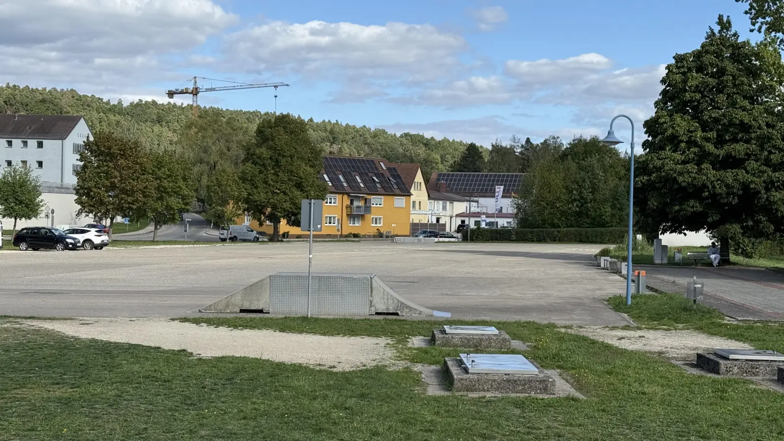 Die UWG-Fraktion hat die Einrichtung von kostenpflichtigen Stellplätzen für Wohnmobile am Festplatz beantragt. Eine Arbeitsgruppe soll das Konzept ausarbeiten und offene Fragen klären.  (Foto: Yvonne Neckermann)