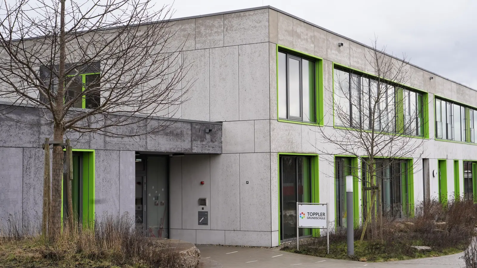 Die Toppler-Grundschule in Rothenburg kann ab Oktober mit Geld vom Landkreis Ansbach für die Schulsozialarbeit rechnen.  (Foto: Simone Hedler)