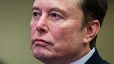 Der Rechtsstreit um die Übernahme von Twitter ging für Elon Musk mit einem fragwürdigen Vergleich aus. (Archivbild) (Foto: Allison Robbert/AFP Pool via AP/dpa)