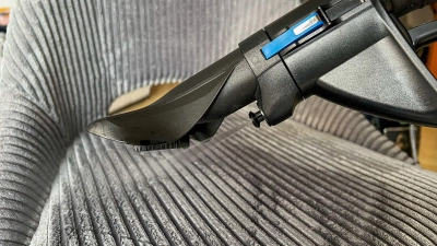 Tiefenreinigung leicht gemacht: Waschsauger sprühen Reinigungslösung auf und saugen gelösten Schmutz direkt ab. (Foto: Conny Kurz/TÜV SÜD/dpa-tmn)