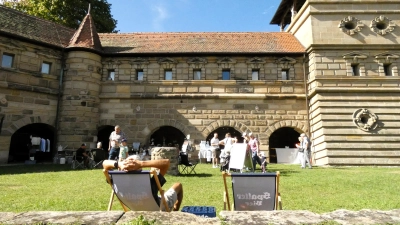 Chillen vor historischer Kulisse: Beim Burgfest in Lichtenau war viel geboten, und doch ging es am Wochenende ganz entspannt zu. (Foto: Calotta Halbrock)