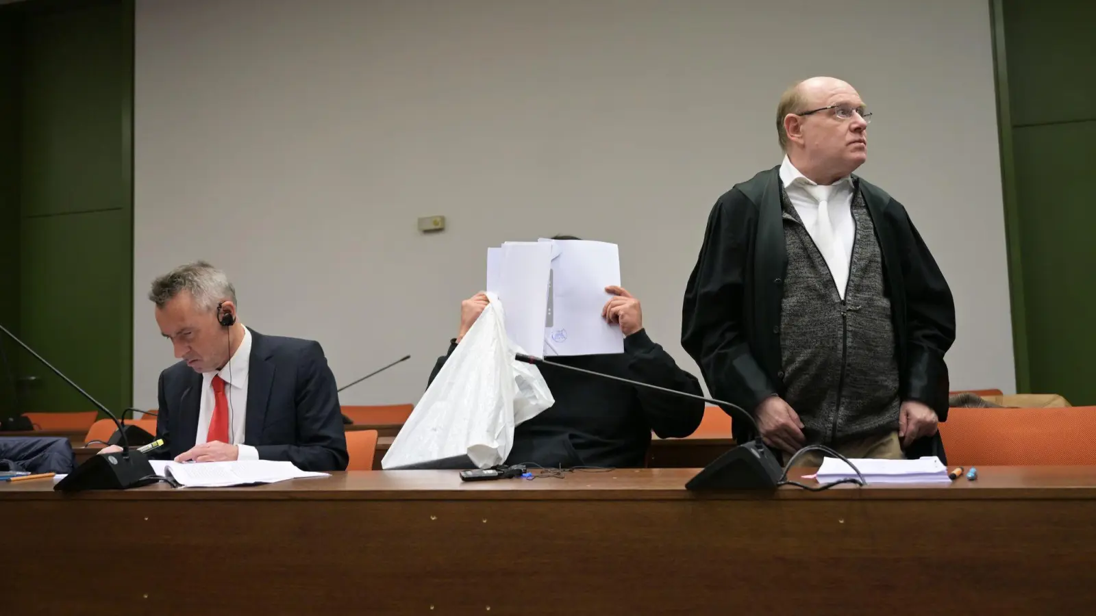 Der Mann ist wegen versuchten Mordes und Vergewaltigung angeklagt. (Archivbild) (Foto: Malin Wunderlich/dpa)