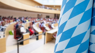 Die Lockerung der Schuldenbremse ist alles andere als ein Selbstläufer in Bayern. (Archivbild) (Foto: Peter Kneffel/dpa)