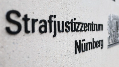 Der Angeklagte wollte nach Ansicht der Staatsanwaltschaft die Frau töten, weil er die Trennung aus übersteigertem Besitzdenken nicht habe akzeptieren wollen. (Symbolfoto) (Foto: Daniel Karmann/dpa)