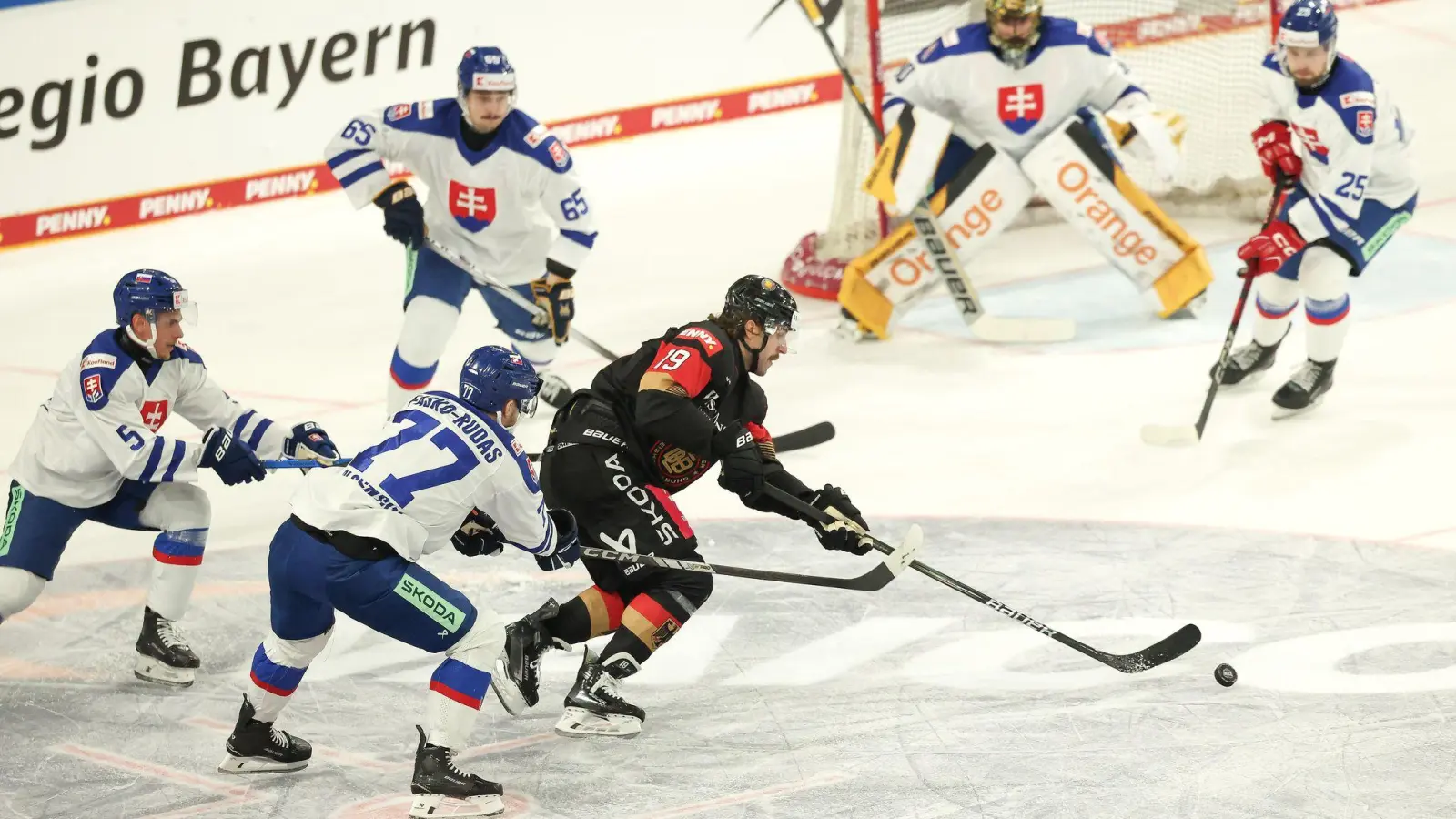 Deutschland war beim Deutschland Cup gegen die Slowakei chancenlos. (Foto: Daniel Löb/dpa)