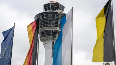 Rund 750 Passagiere verpassten ihre Flieger. (Foto: Peter Kneffel/dpa)