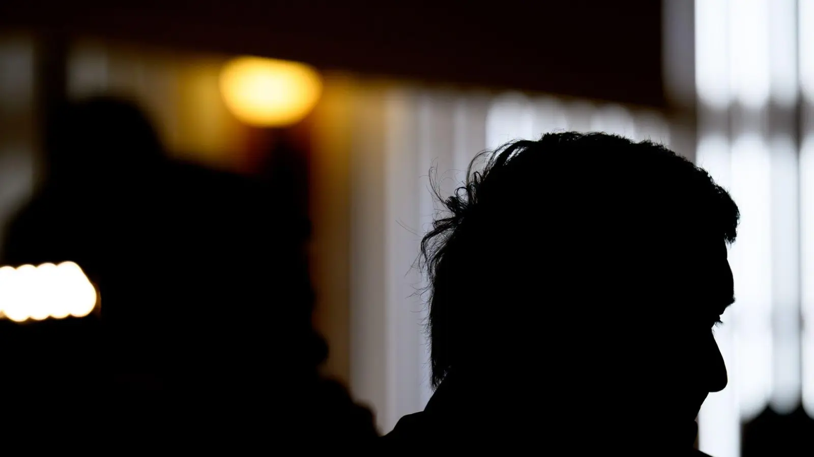 Der Busfahrer hat vor Gericht einen Fehler eingeräumt.  (Foto: Hendrik Schmidt/dpa)