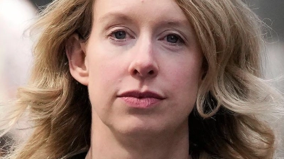 Eine Dokumentation über die ehemalige Theranos-Chefin Elizabeth Holmes kommt im Dezember nach Deutschland. (Archivbild) (Foto: Jeff Chiu/AP/dpa)