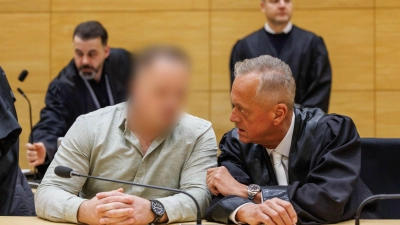 Für einen versuchten Rachemord ist ein 41-Jähriger zu lebenslanger Haft verurteilt worden.  (Foto: Friso Gentsch/dpa)