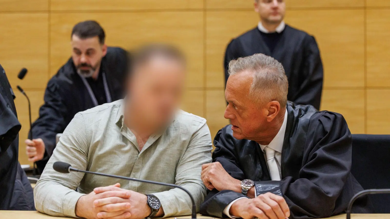 Für einen versuchten Rachemord ist ein 41-Jähriger zu lebenslanger Haft verurteilt worden.  (Foto: Friso Gentsch/dpa)