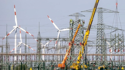 Zur kritischen Infrastruktur zählen auch Energieversorger und Stromtrassen. (Archivfoto) (Foto: Jan Woitas/dpa)