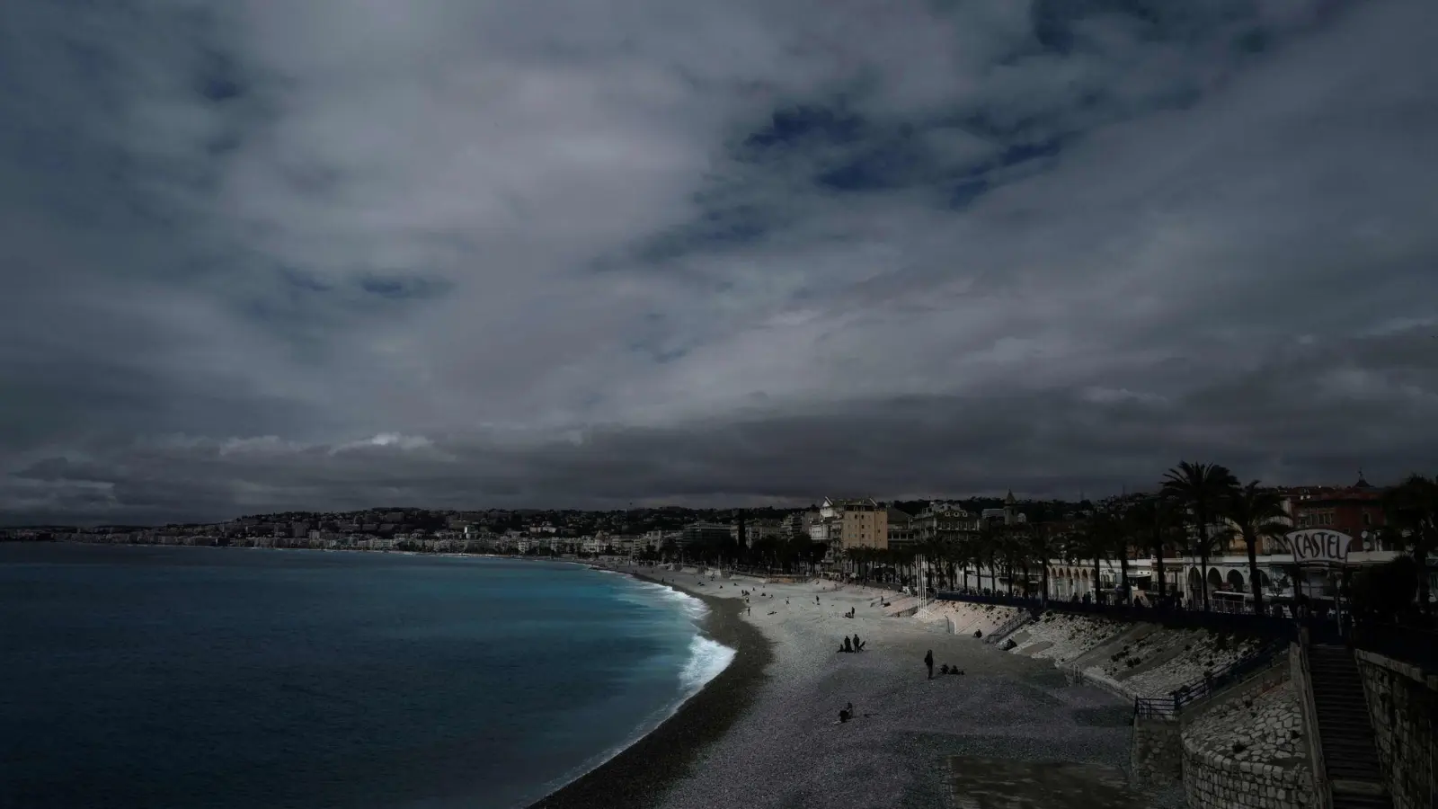Einen Tag nach einem Stromausfall in Cannes war auch in Nizza kurz der Strom weg. (Archivbild) (Foto: Valery Hache/AFP/dpa)