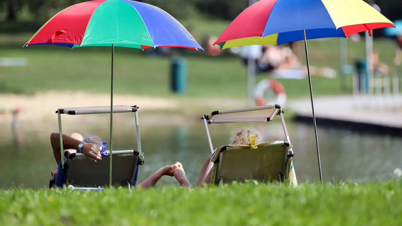 Lupenreines Badewetter - laut DWD zum Start in die neue Woche aber nur im Südwesten. (Symbolbild) (Foto: Thomas Warnack/dpa)