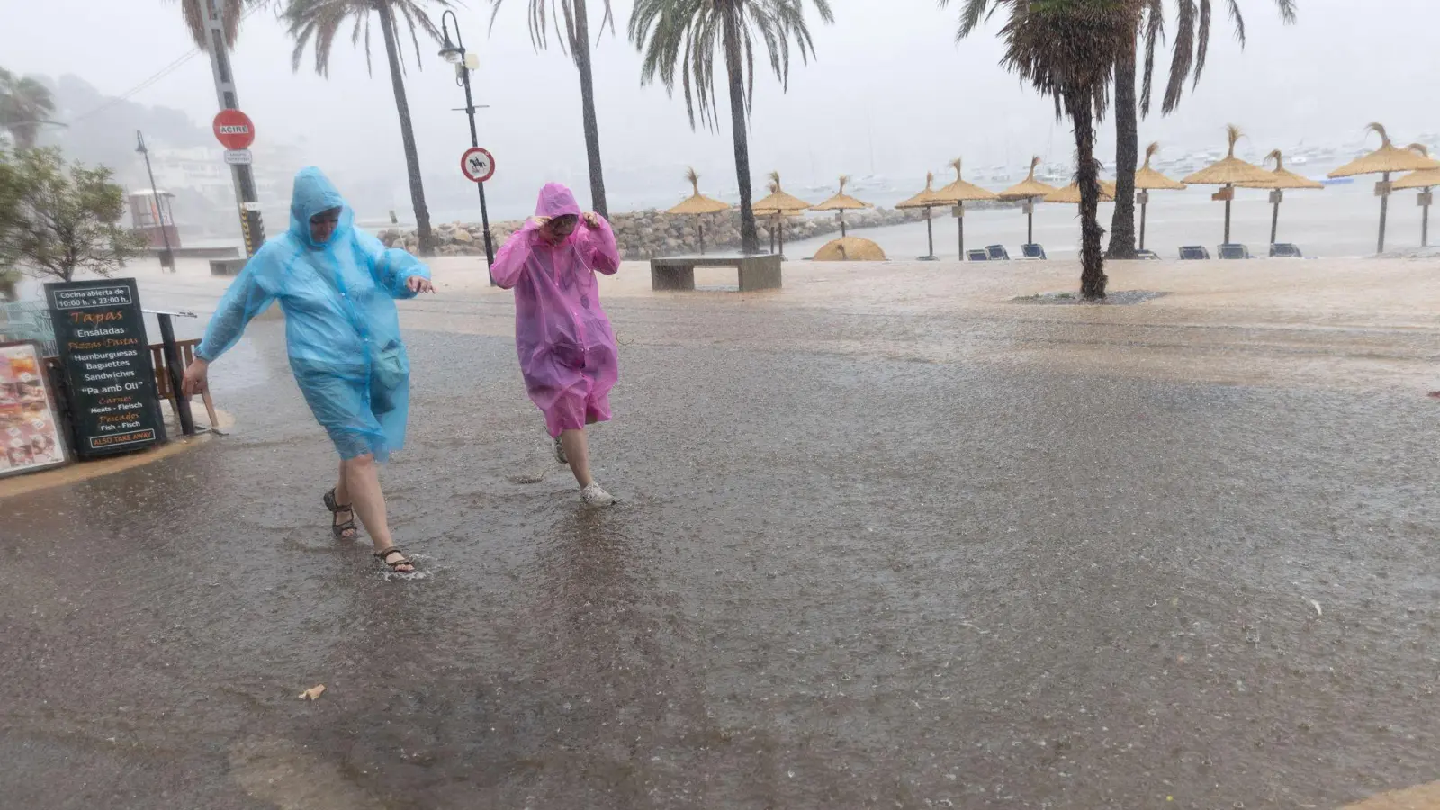 Örtlich fielen bis zu 47 Liter Regen pro Quadratmeter. (Foto: Clara Margais/dpa)
