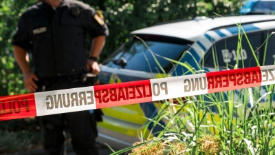 Aus einem Gartenteich in Rauschenberg wurde am Montag die Leiche einer Seniorin geborgen. Die Polizei geht von einem Unfall aus. (Symbolbild: Daniel Vogl/dpa)
