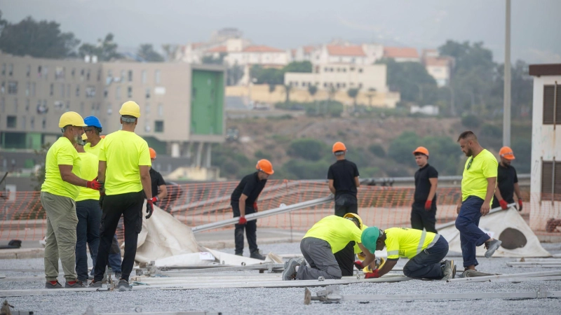 Spaniens Zentralregierung setzt sich über den Widerstand Ceutas gegen ein provisorisches Migrantenlager im Hafenbereich der Nordafrika-Exklave hinweg.  (Foto: Marcos Moreno/EUROPA PRESS/dpa)