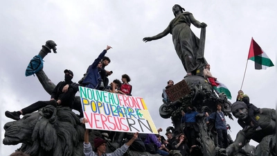 Landesweit demonstrierten Französinnen und Franzosen gegen den Rassemblement National. Die rechtsnationale Partei holte bei der Europawahl die meisten Stimmen. (Foto: Michel Euler/AP/dpa)