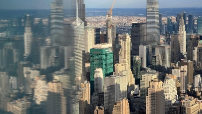 Die Skyline von Manhattan. In der Immobilienbranche gilt der US-Markt nach einer Branchenumfrage derzeit offenkundig als wenig erfolgversprechend. (Symbolbild) (Foto: Benno Schwinghammer/dpa)