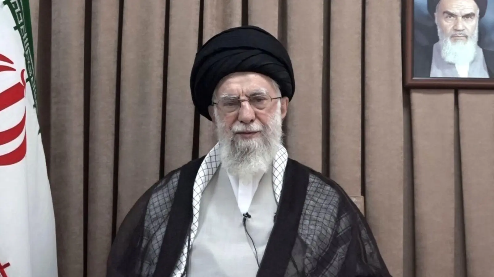Der iranische Revolutionsführer Ali Chamenei hat in einer Ansprache die Forderung nach einer Kapitulation zurückgewiesen. (Foto: -/Office of the Iranian Supreme Leader via AP/dpa)