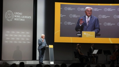 Seit 75 Jahren wird Lindau am Bodensee während der Nobelpreisträgertagung zum Treffpunkt herausragender Wissenschaftler aus der ganzen Welt. Frank-Walter Steinmeier spricht zur Eröffnung. (Foto: Karl-Josef Hildenbrand/dpa)
