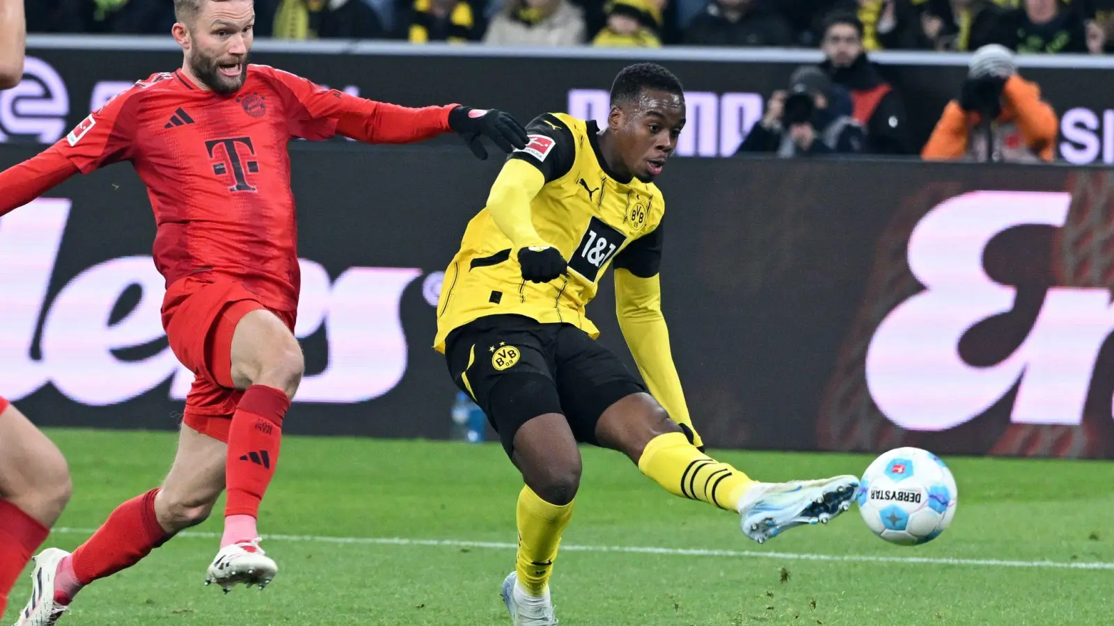 Laut Medienberichten ist Bayern München an Dortmunds Jamie Gittens interessiert (Foto: Federico Gambarini/dpa)