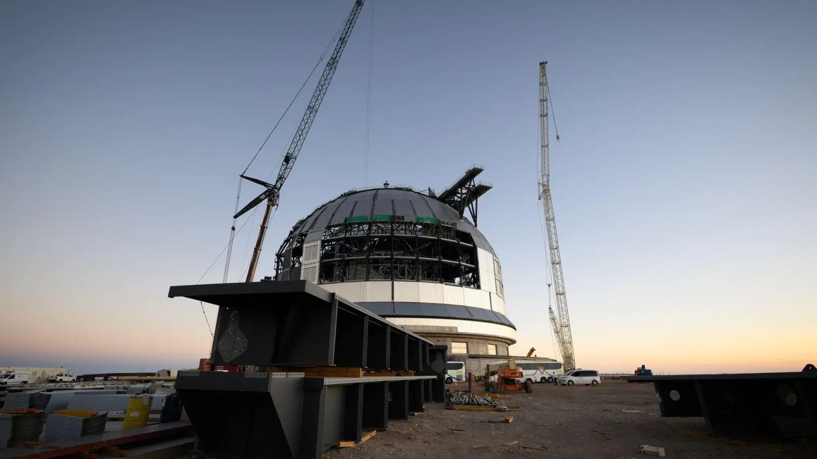 Die Europäische Südsternwarte in Chile warnt, dass Lichtverschmutzung in die Arbeit der Forscher behindern könnte (Archivbild). (Foto: Bernd von Jutrczenka/dpa)