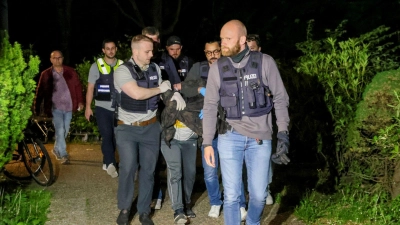 Bei einem Einsatz in Heiligenhaus wurde ein Tatverdächtiger festgenommen. (Foto: Tim Oelbermann/dpa)
