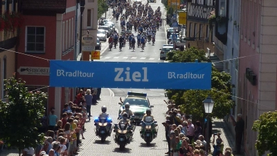 Am 2. August werden die Radler am Marktplatz in Neustadt erwartet. Die Stadt war 2014 schon einmal Etappenort der BR-Radltour.  (Archivbild: Stadt Neustadt)