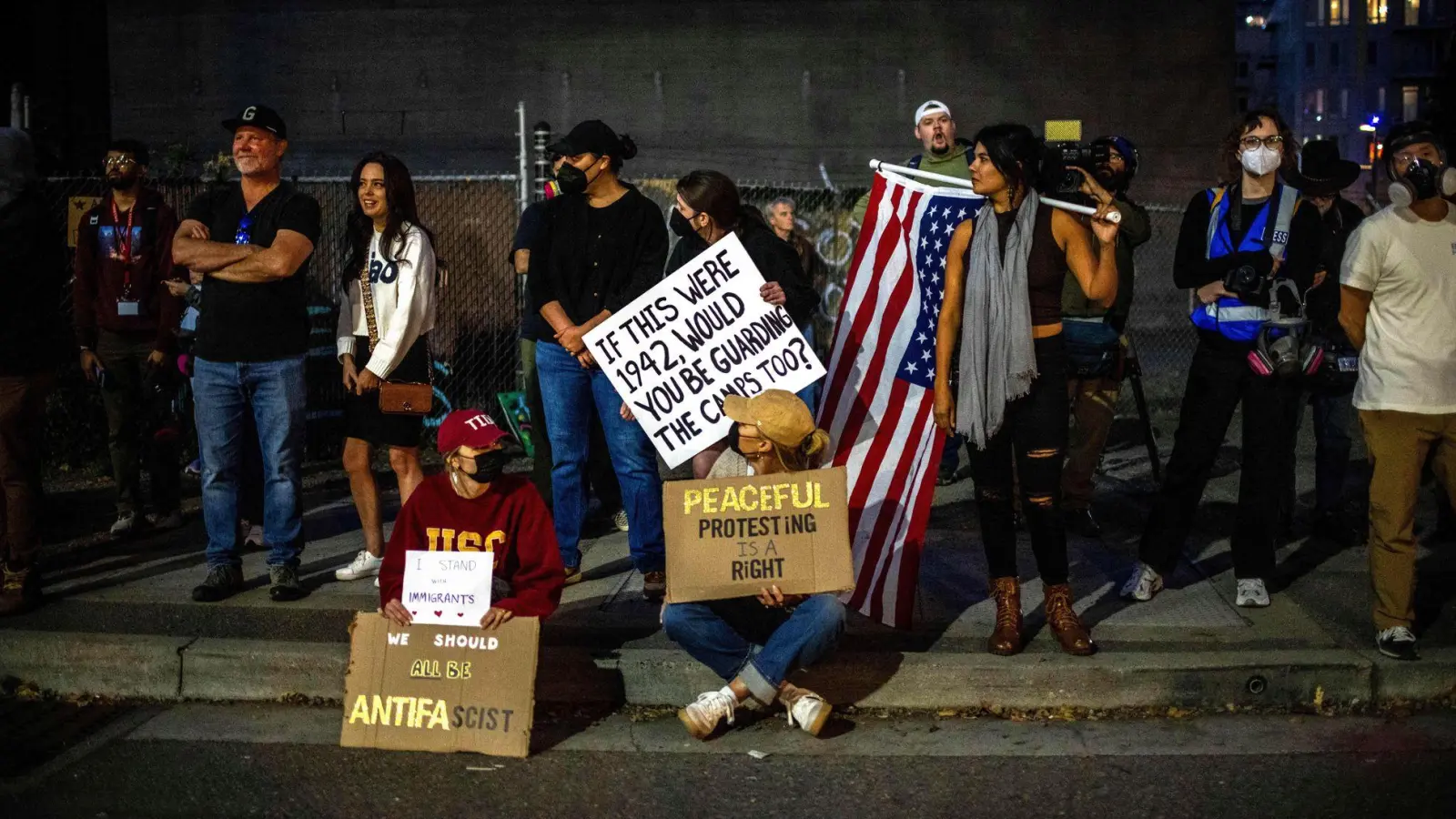 In Portland gibt es Proteste vor einer Einrichtung der Einwanderungsbehörde ICE. (Archivbild) (Foto: Ethan Swope/AP/dpa)