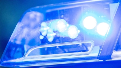 Der Mann sei noch in ein Krankenhaus gebracht worden, dort aber gestorben. (Symbolbild) (Foto: Lino Mirgeler/dpa)