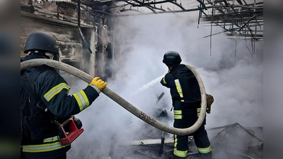 Die Ukraine erlebte in der Nacht zum Sonntag die bisher stärksten Drohnenangriffe seit Kriegsbeginn. (Foto: Uncredited/Ukrainian Emergency Service/AP/dpa)