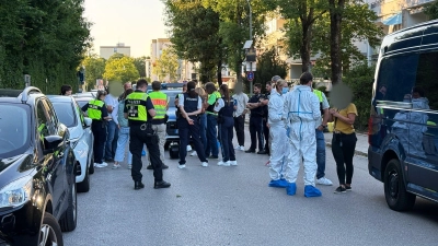 Die Polizei sucht mit einem Großaufgebot nach dem dritten Mann. (Foto: Paul/Vifogra/dpa)