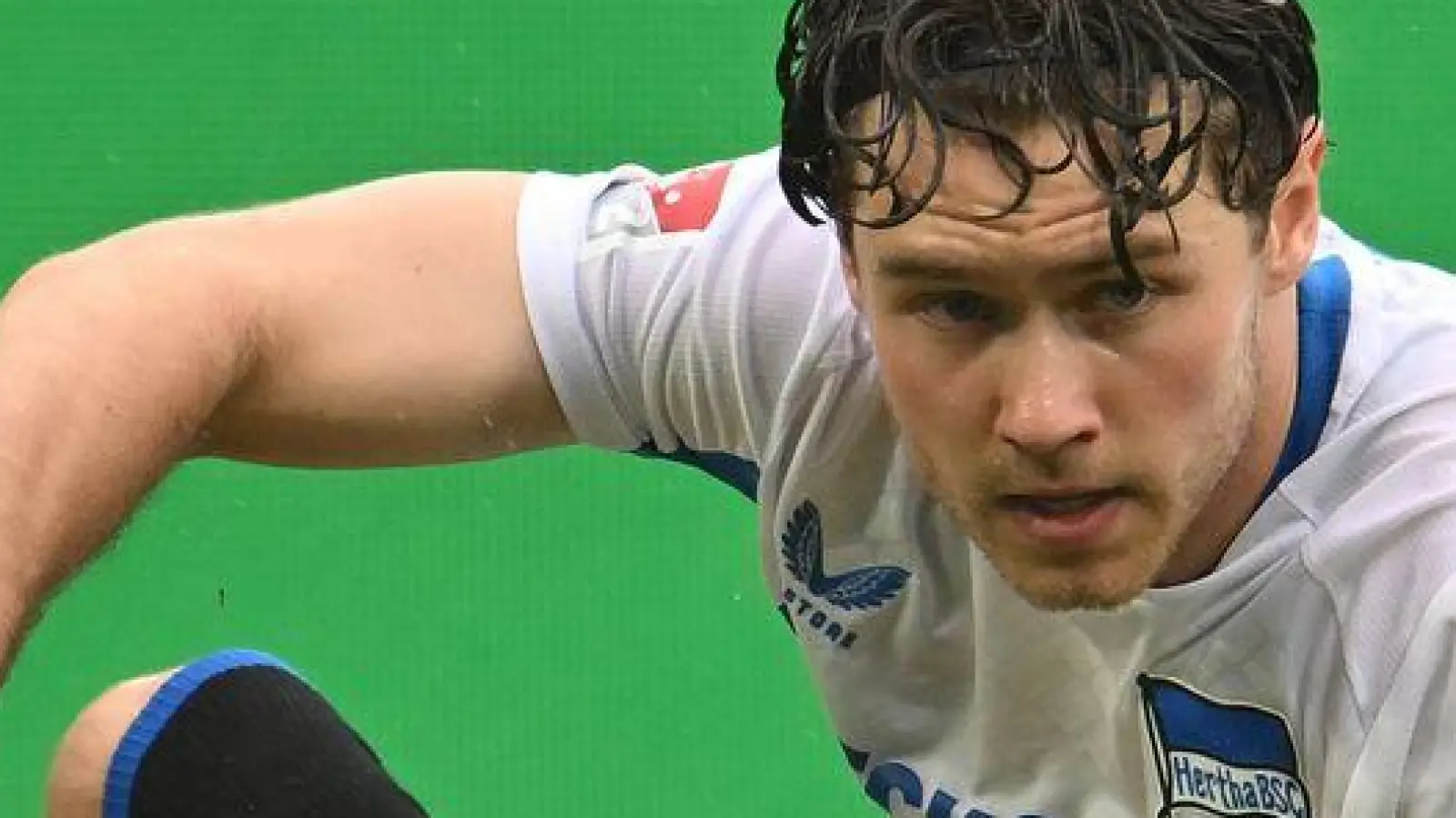 Linus Gechter und Hertha BSC in Paderborn am Boden. (Foto: Swen Pförtner/dpa)