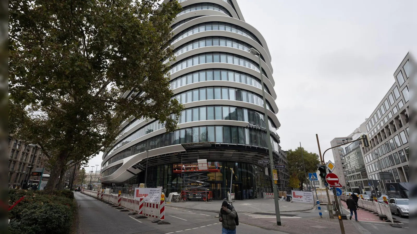 Nestlé ruft bestimmte Säuglingsnahrung zurück: Eltern sollen Produkte nicht mehr verwenden (Foto: Boris Roessler/dpa)