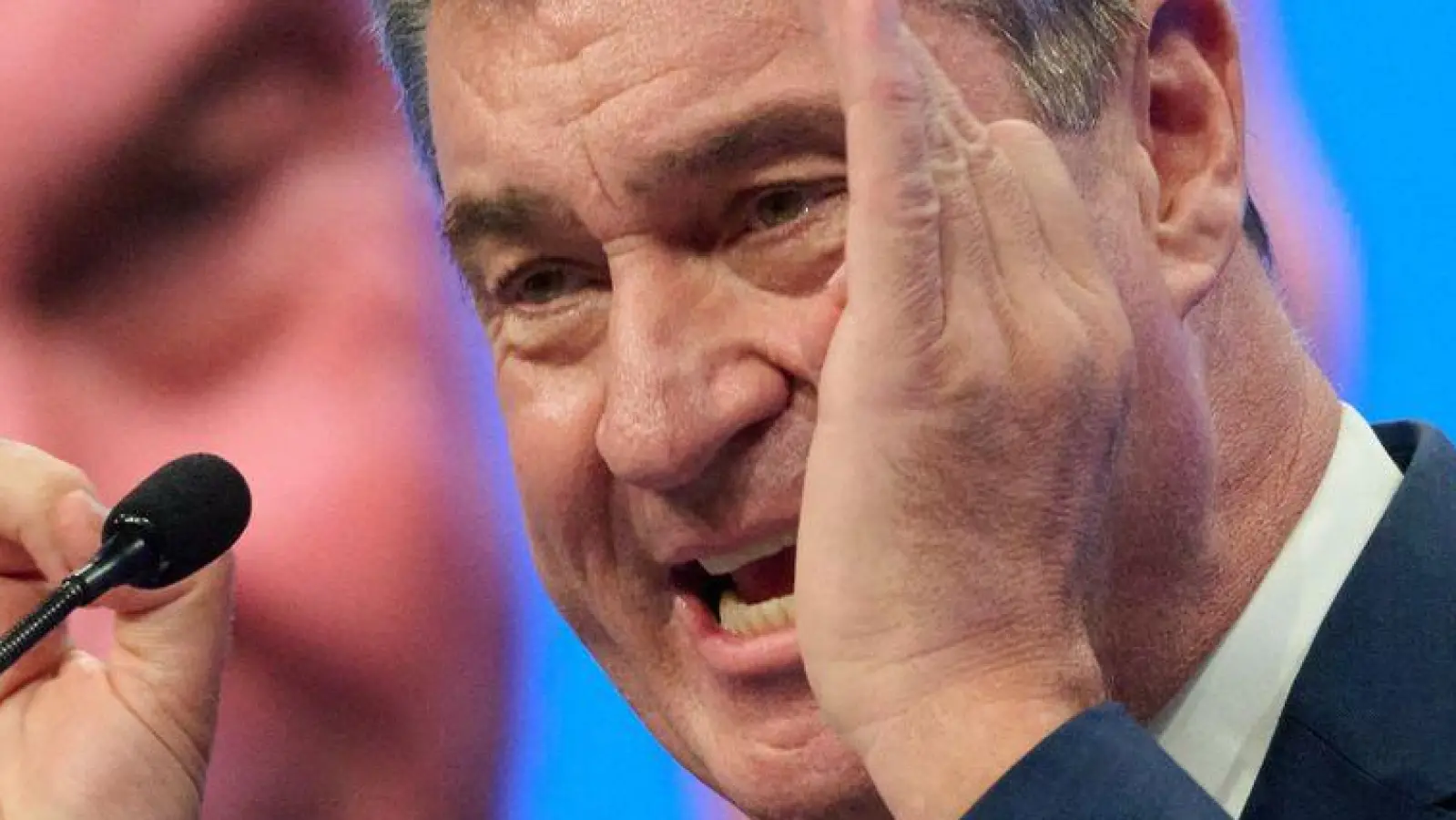 Markus Söder hält auf dem CSU-Parteitag eine kämpferische Rede. (Foto: Peter Kneffel/dpa)