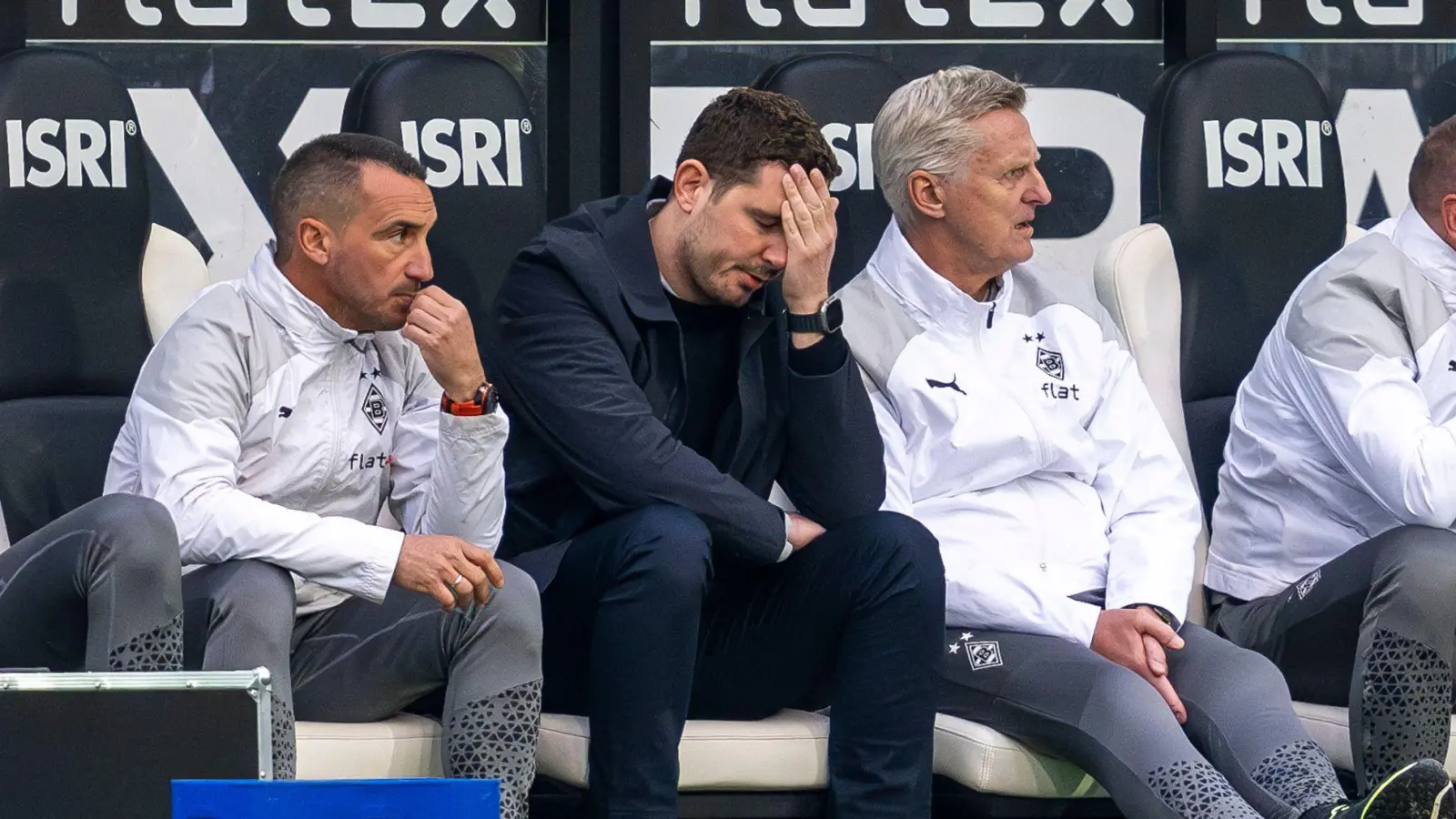 Nils Schmadtke (M) ist nicht länger Sportdirektor bei Borussia Mönchengladbach. (Foto: David Inderlied/dpa)